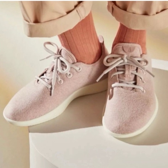 allbirds Shoes - Allbirds Women's Wool Runner in Pale Pink Size 9